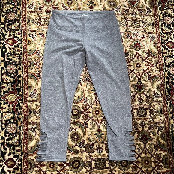 SO Charcoal Yoga Capri Size Small - Picture 1 of 6